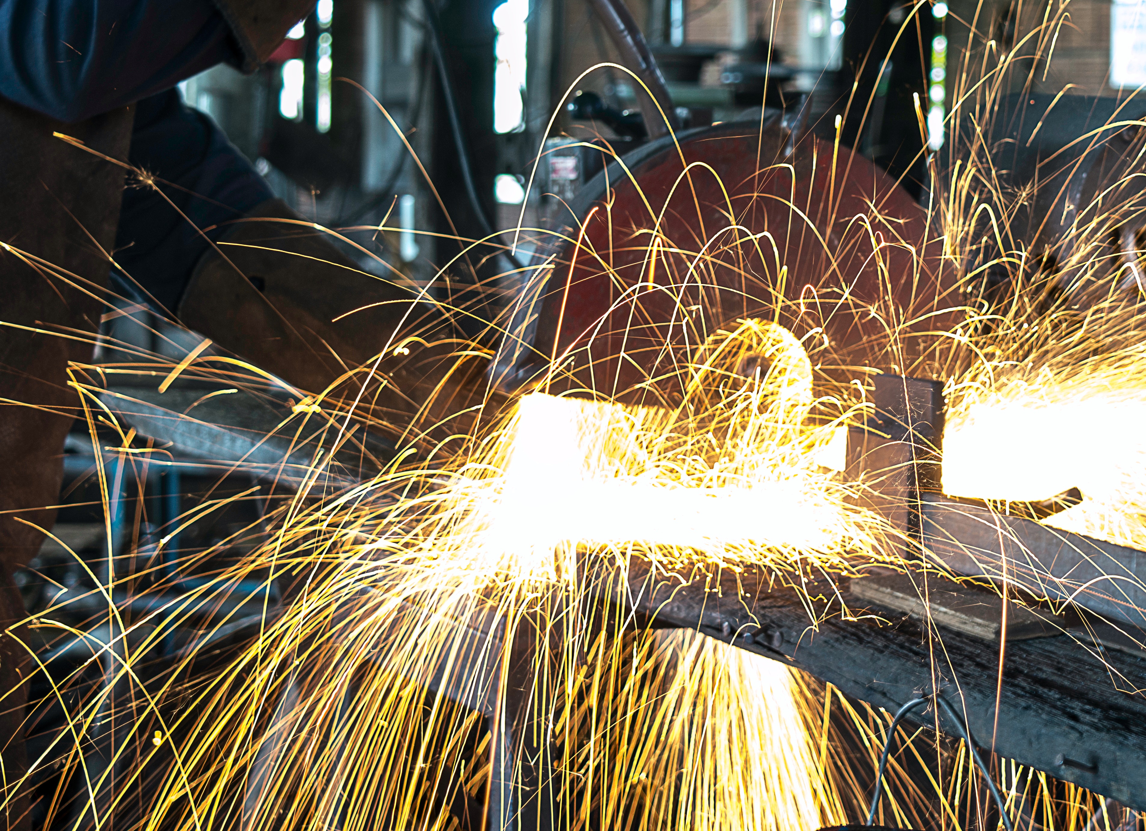 long-exposure-sparks-welding-295505